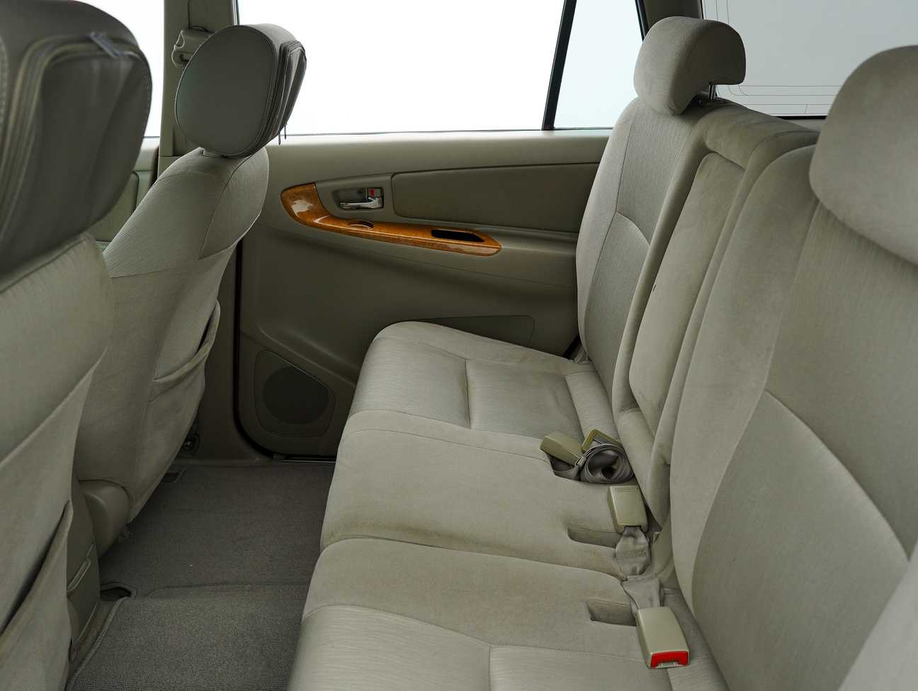used 2011 Toyota Innova G 2.0