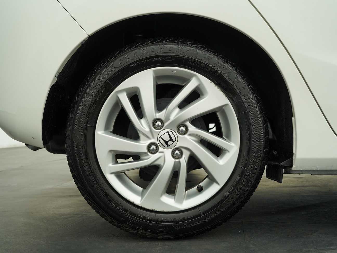 used 2015 Honda Jazz E 1.5