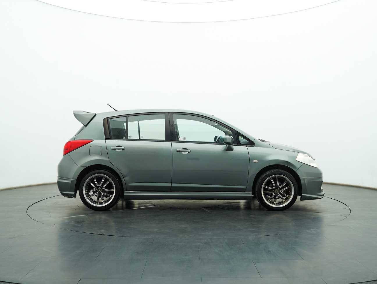 used 2007 Nissan Latio ST-L Sport 1.6