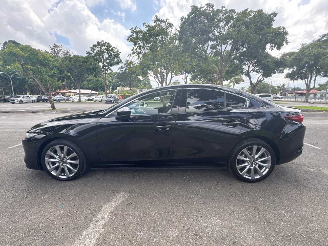 terpakai 2023 Mazda 3 SKYACTIV-G High Plus 2.0