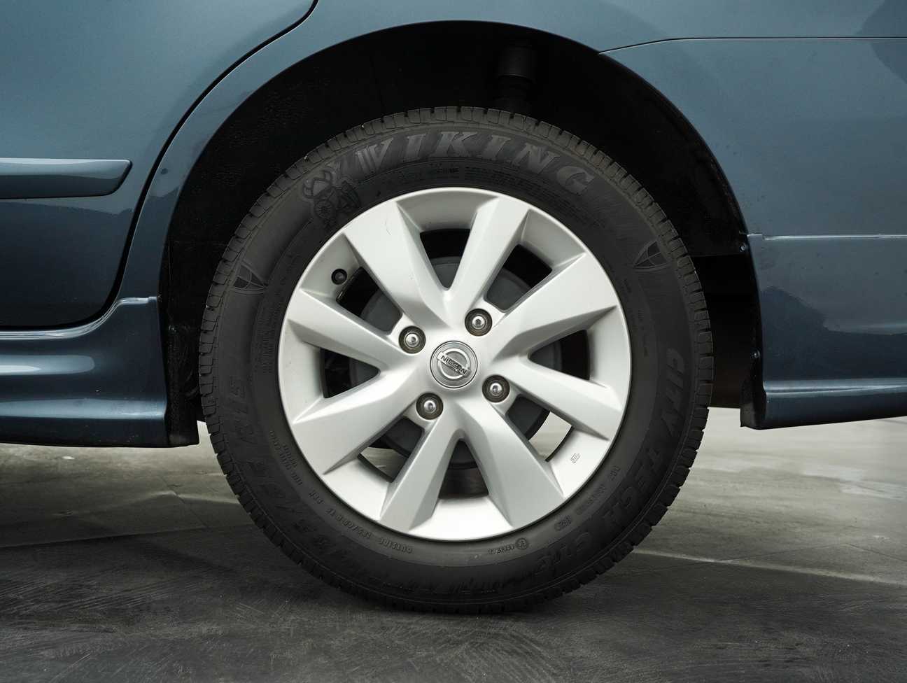 used 2016 Nissan GRAND LIVINA  1.6