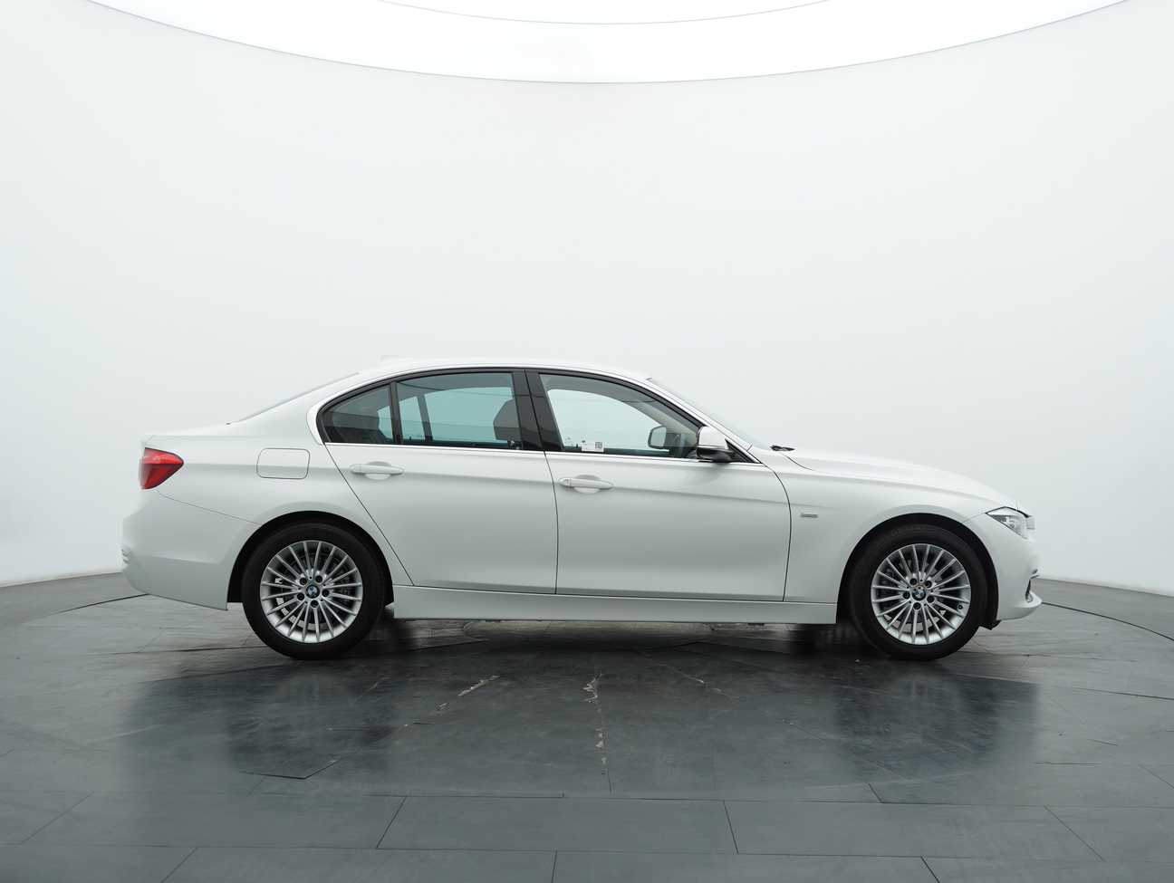 used 2018 BMW 318i Luxury 1.5
