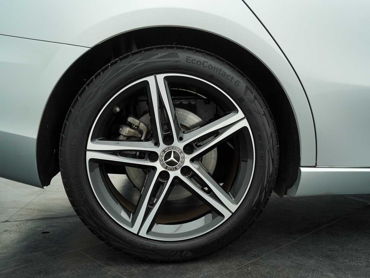 terpakai 2022 Mercedes-Benz A200 Progressive Line 1.3