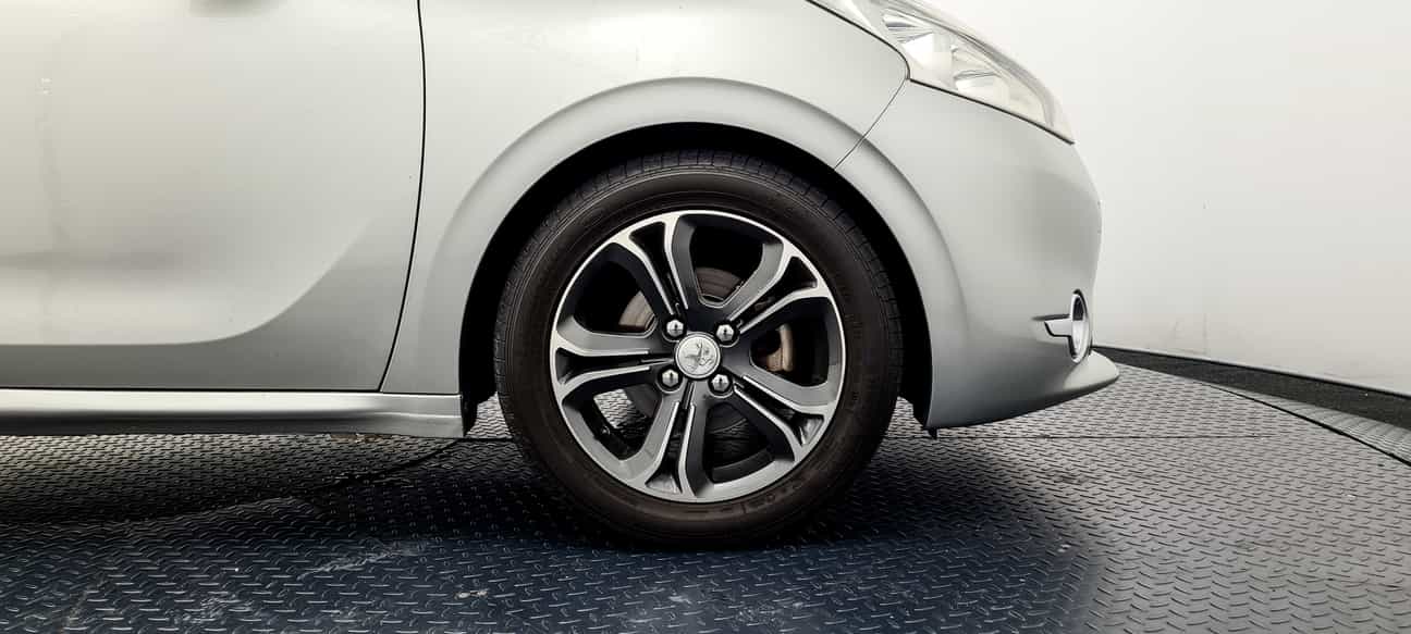 terpakai 2016 Peugeot 208 5-DOOR 1.6