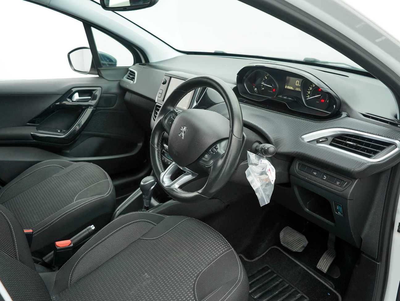 terpakai 2019 Peugeot 208 FL PURETECH 1.2