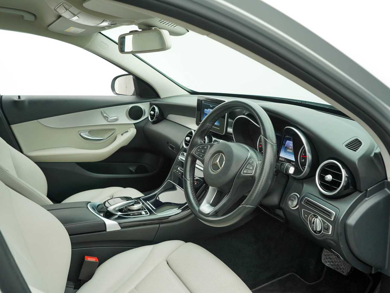 terpakai 2016 Mercedes-Benz C180 Avantgarde (7G-TRONIC Plus) 1.6