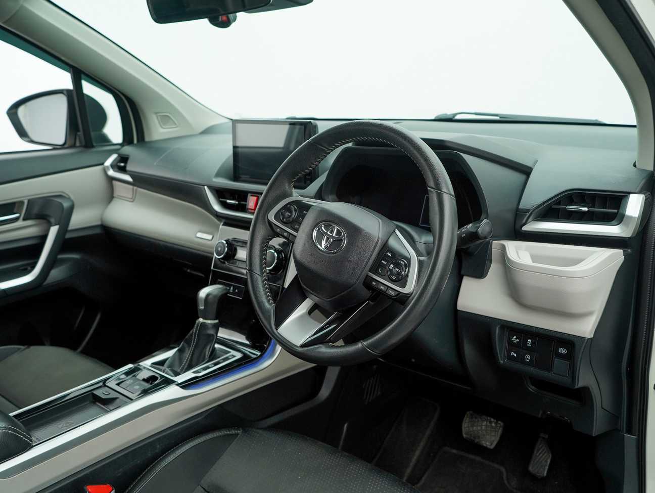 used 2023 Toyota Veloz  1.5