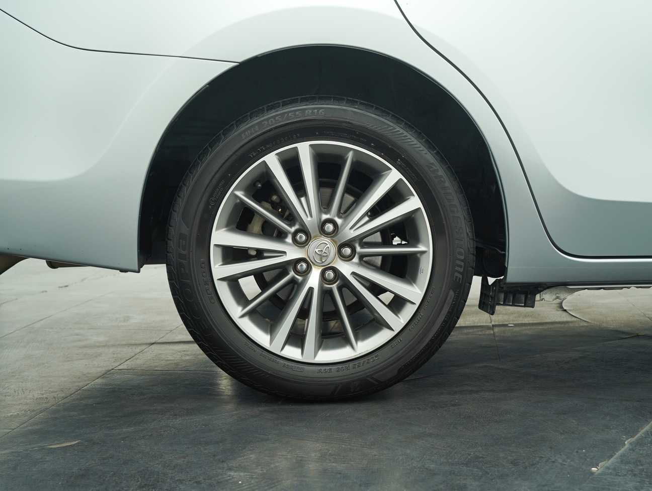 used 2015 Toyota Corolla Altis E 1.8