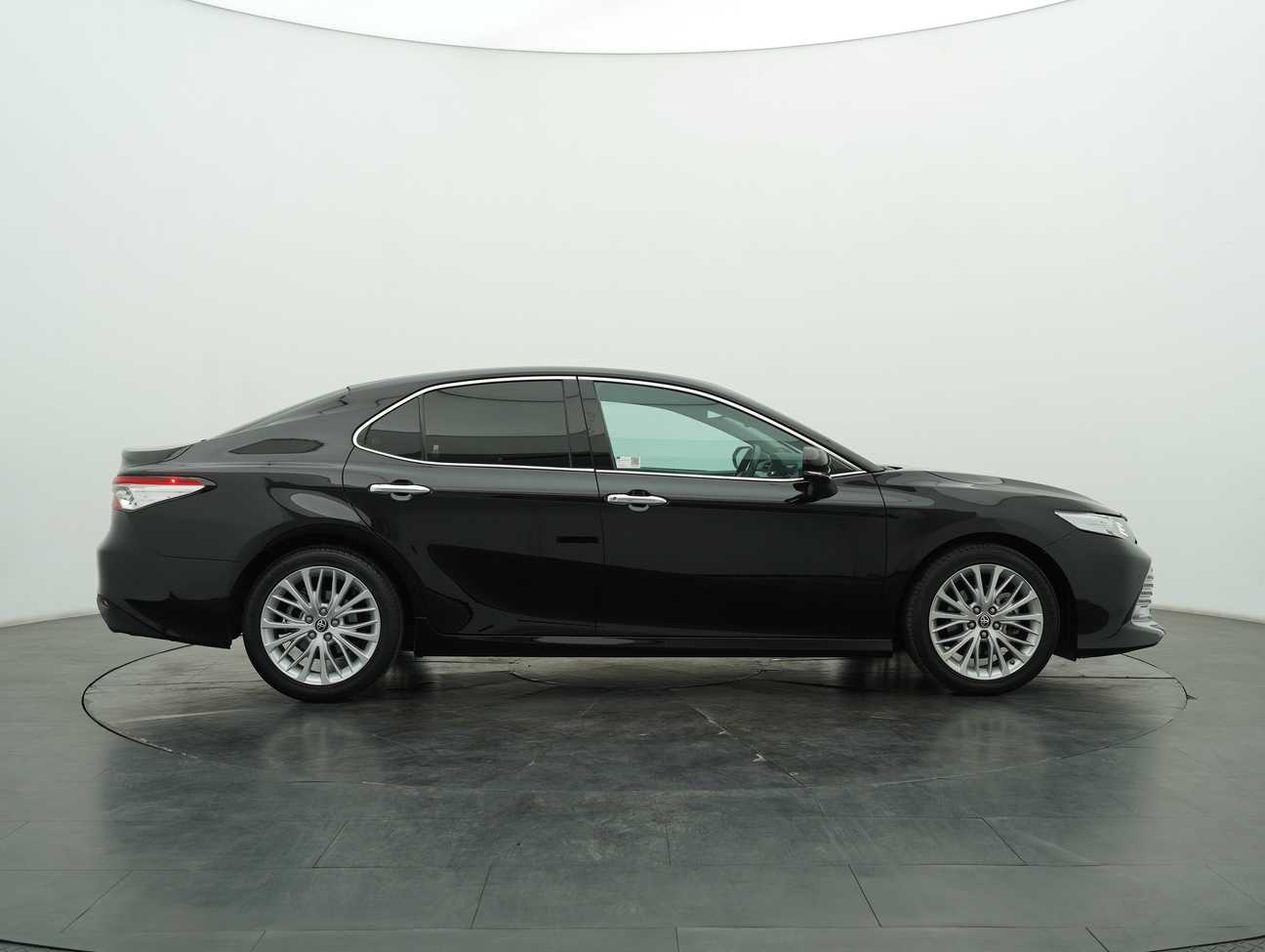 used 2021 Toyota Camry V 2.5