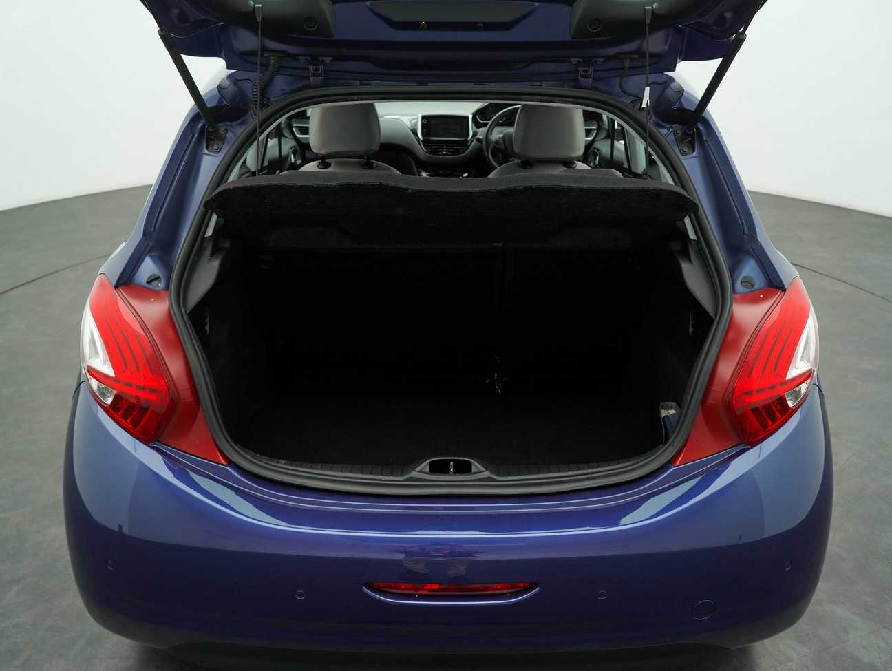 terpakai 2015 Peugeot 208 Allure 3 Door 1.6