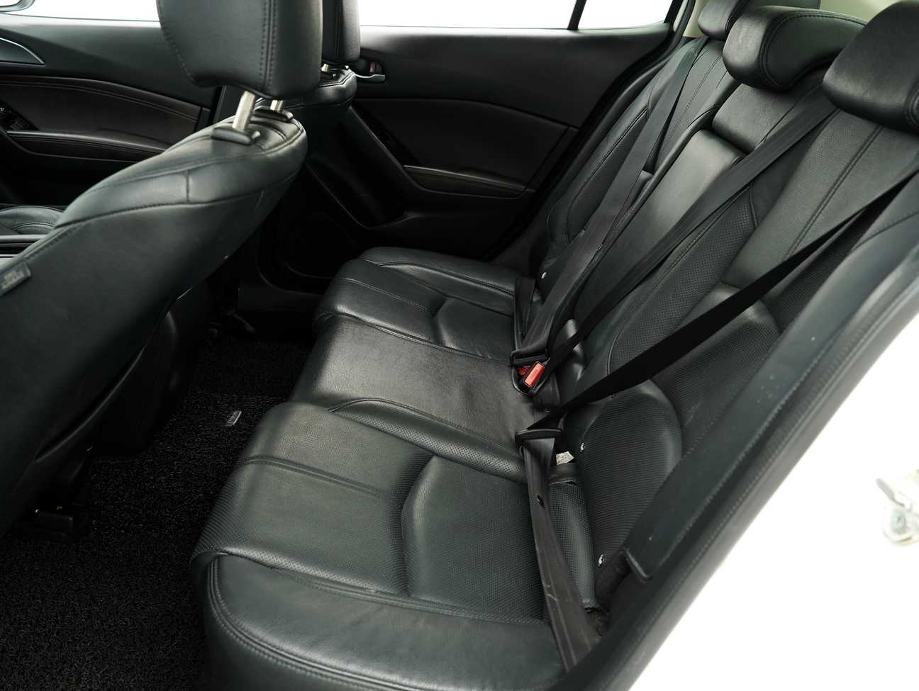 terpakai 2018 Mazda 3 SKYACTIV-G High 2.0