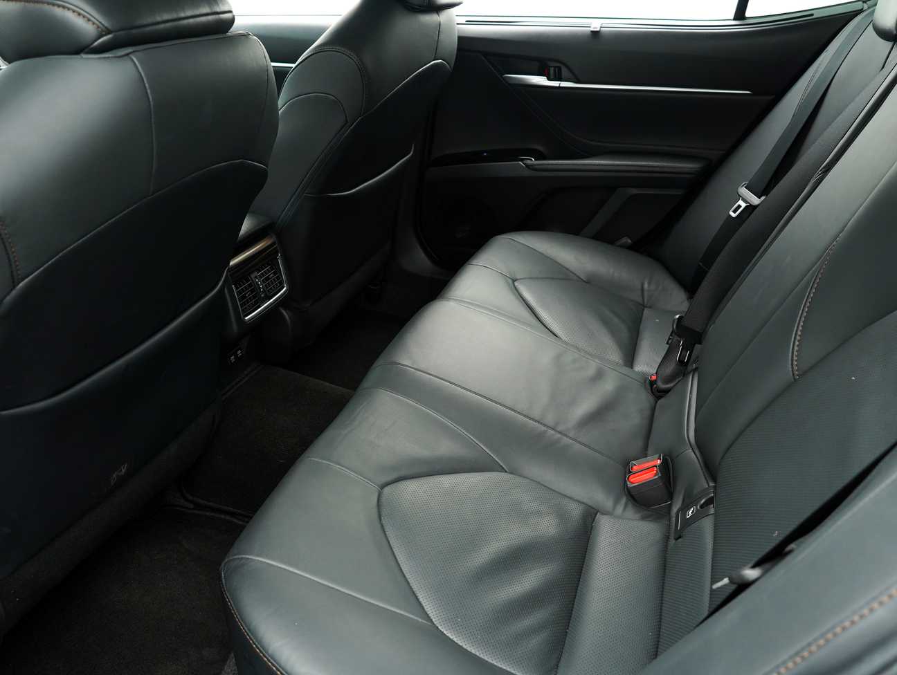 used 2020 Toyota Camry V 2.5