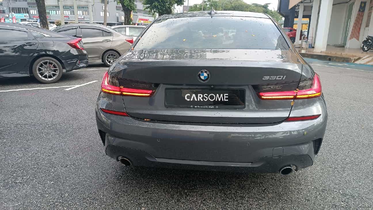 terpakai 2021 BMW 330i M Sport 2.0