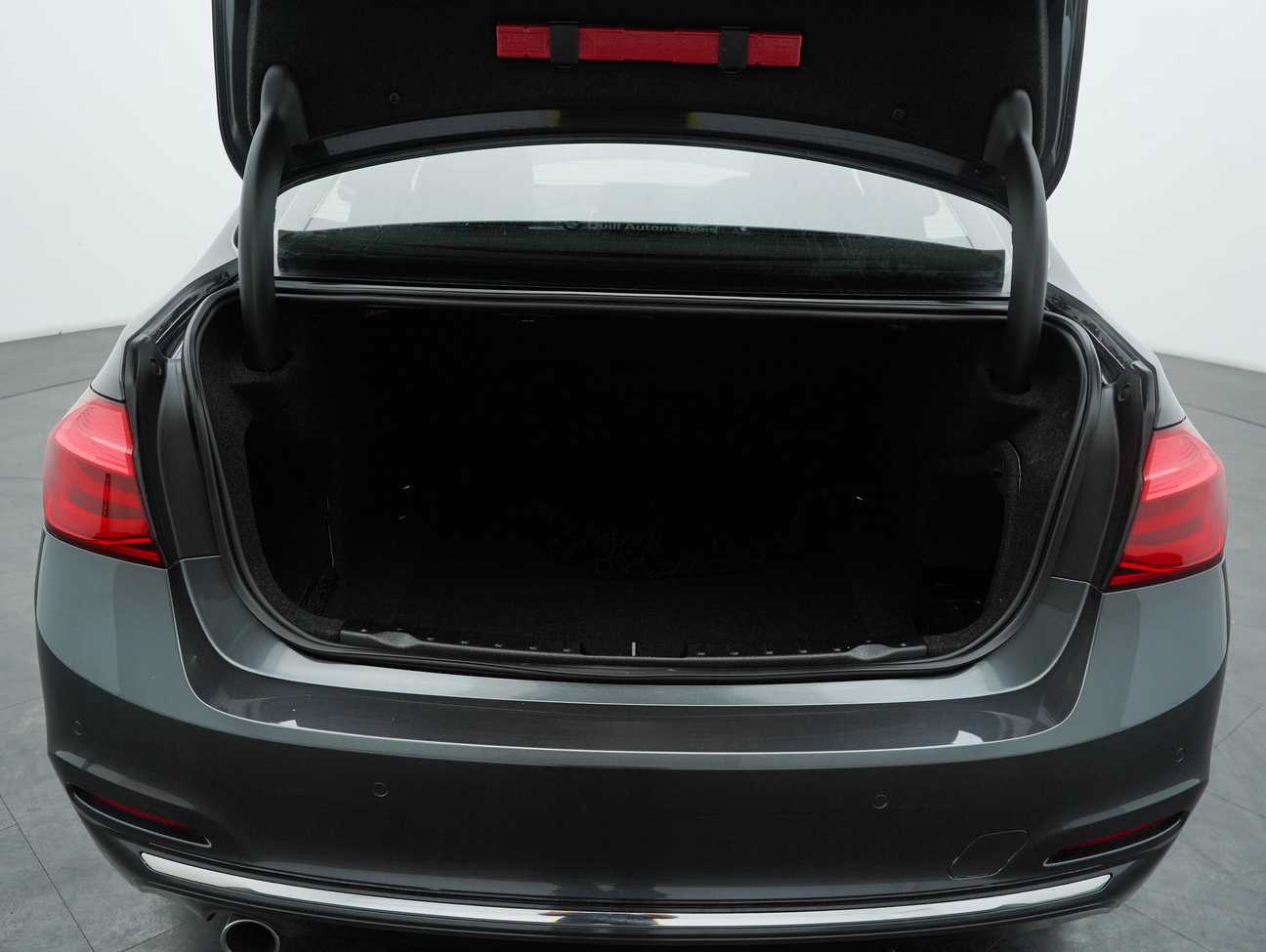 used 2019 BMW 318i Luxury 1.5