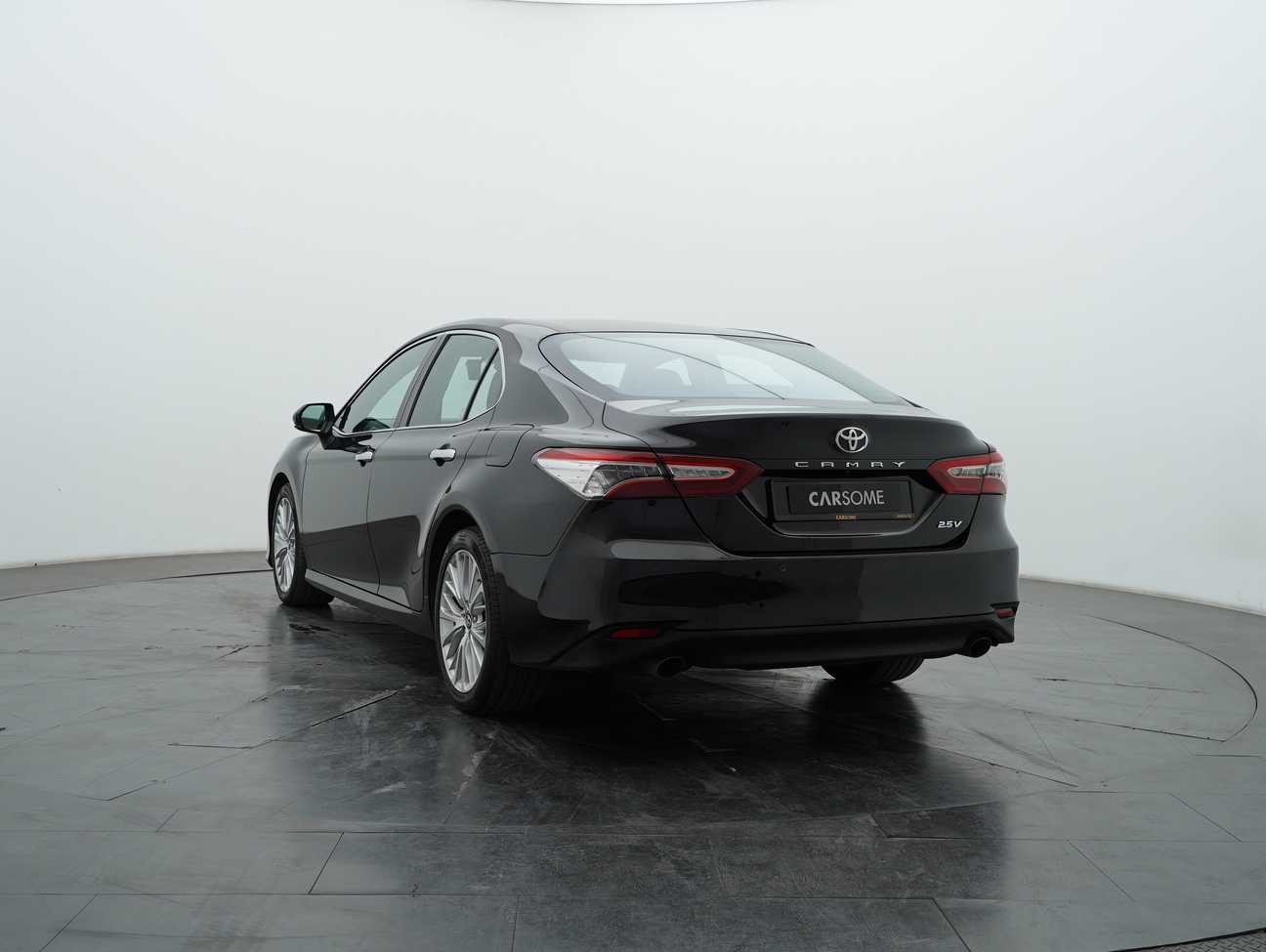 used 2019 Toyota Camry V 2.5