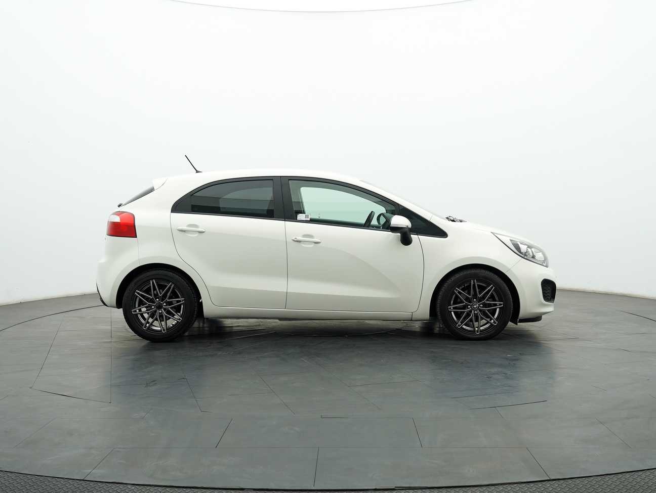 terpakai 2014 Kia Rio EX 1.4