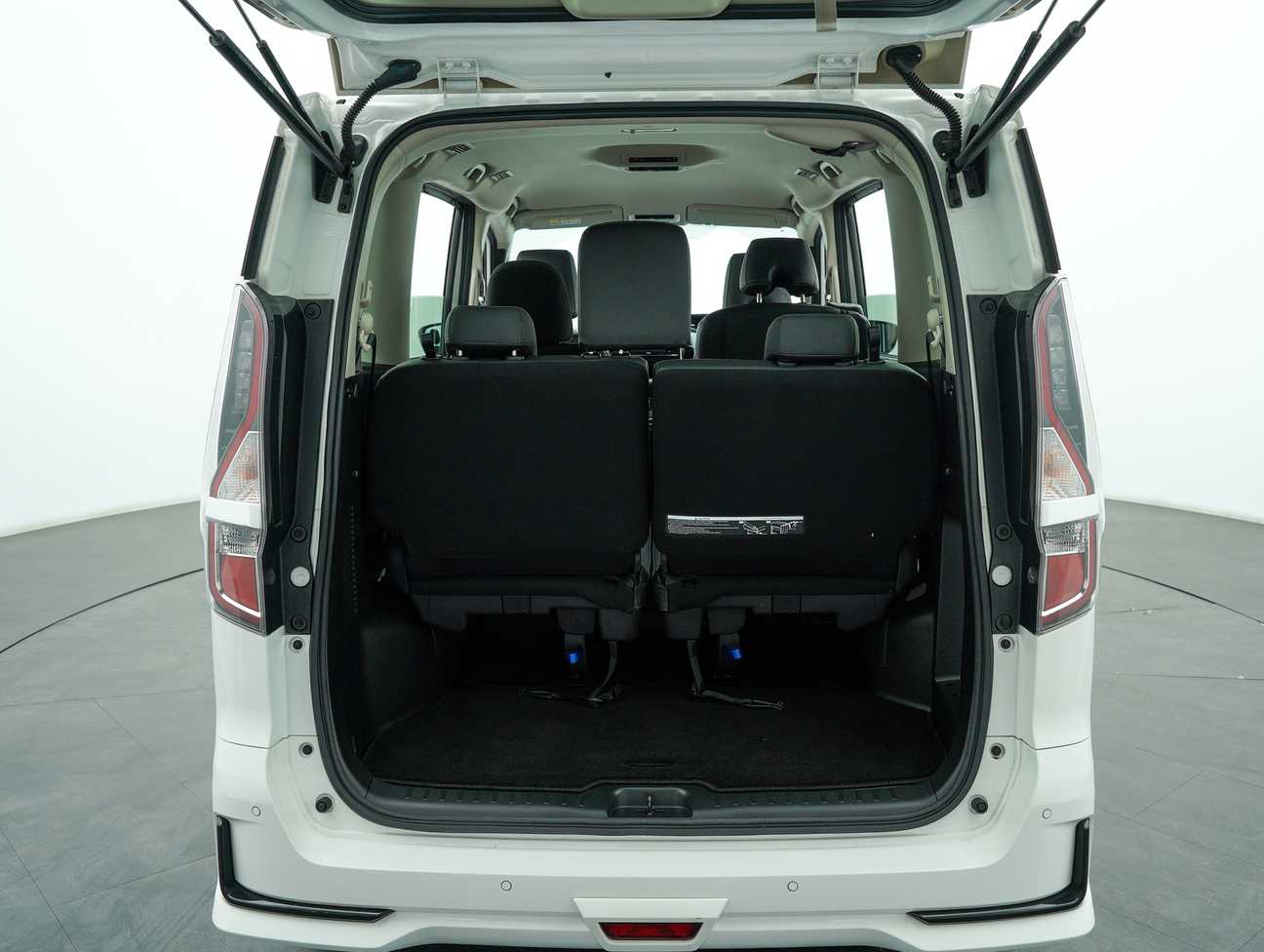 used 2022 Nissan Serena S-Hybrid High-Way Star 2.0