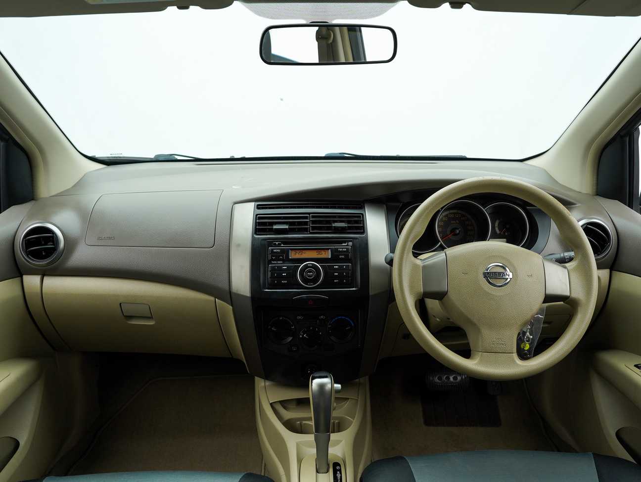 terpakai 2010 Nissan Grand Livina Comfort 1.6