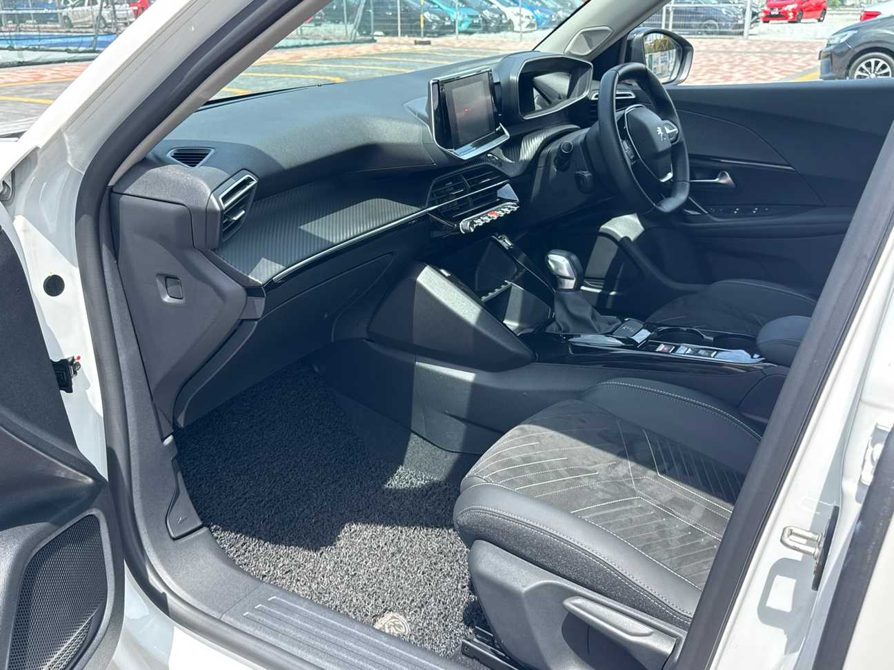 used 2024 Peugeot 2008 Allure 1.2