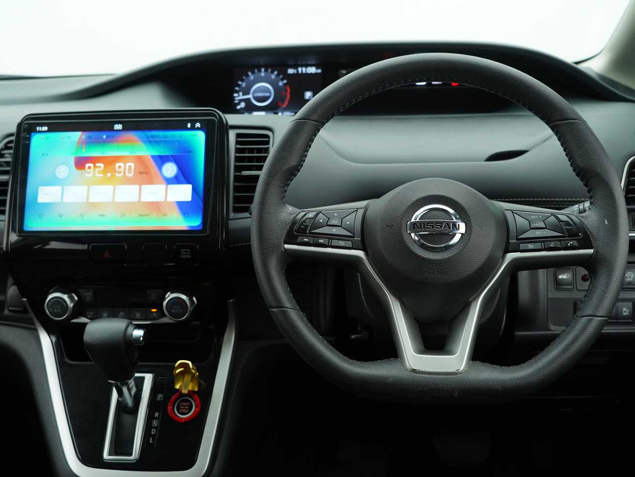 terpakai 2022 Nissan Serena S-Hybrid High-Way Star (2 Tone) 2.0
