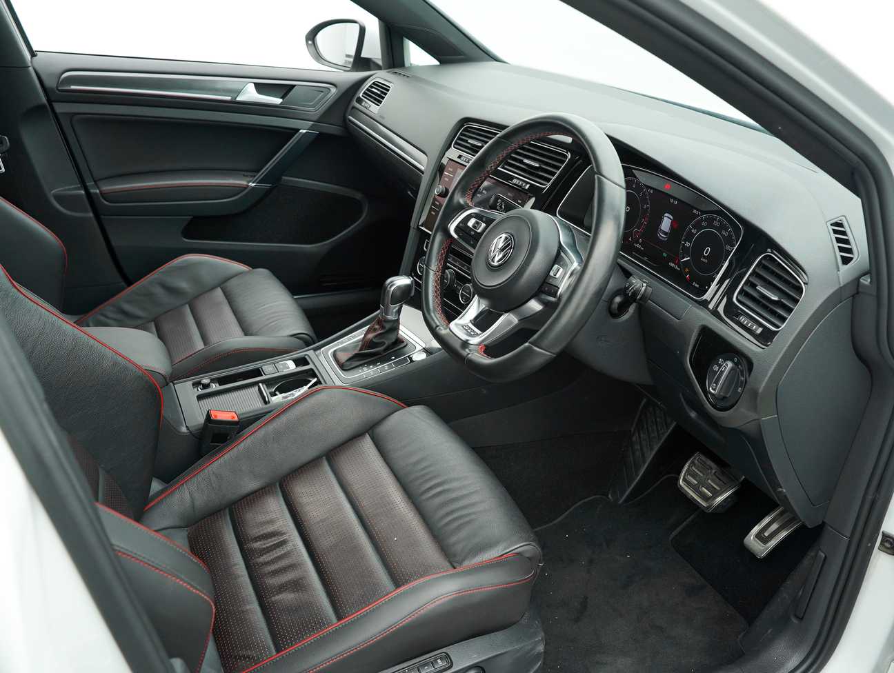 terpakai 2019 Volkswagen GOLF GTI 2.0