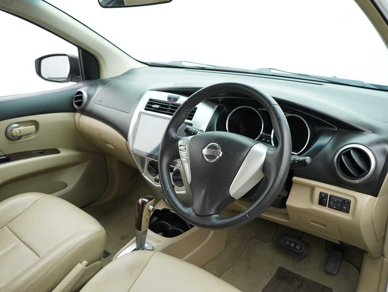 used 2017 Nissan Grand Livina Comfort Impul Premium Package 1.8