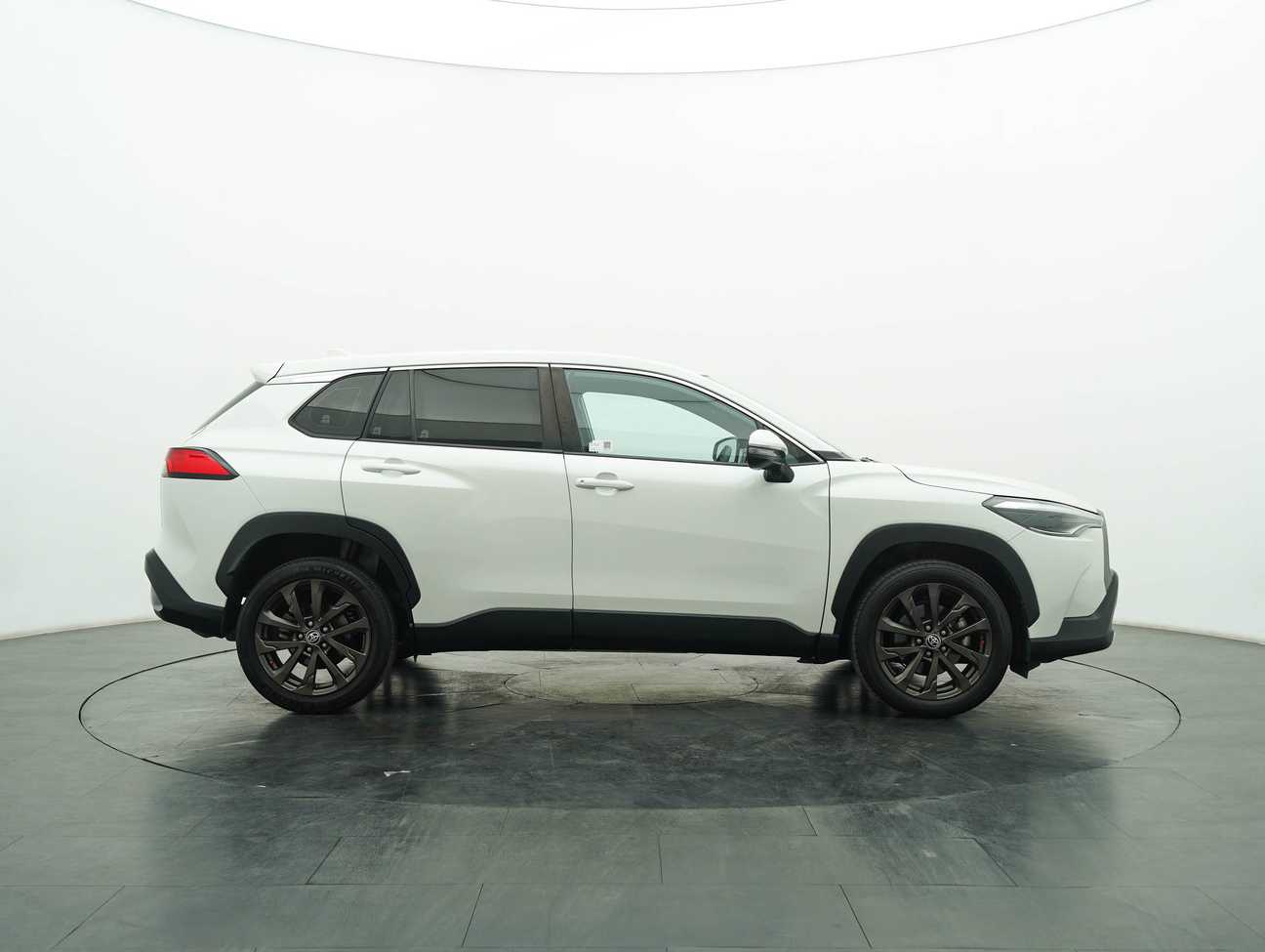 used 2021 Toyota Corolla Cross V 1.8