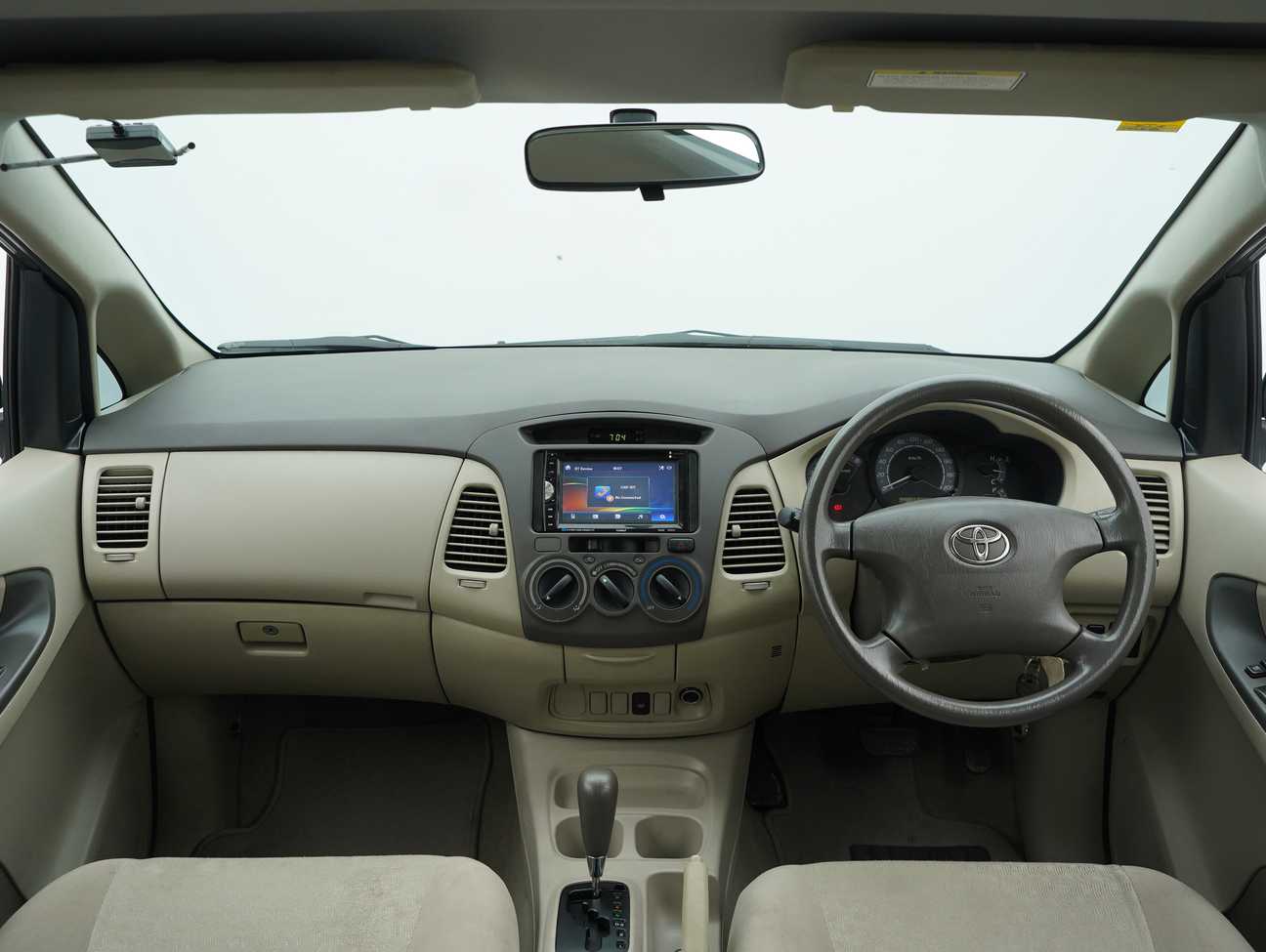 used 2011 Toyota Innova E 2.0