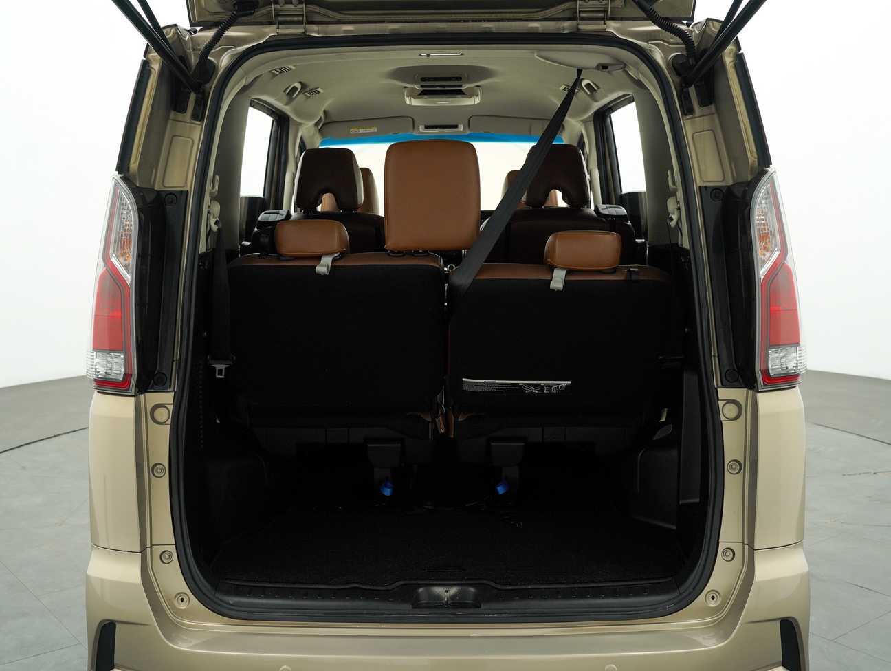 used 2018 Nissan Serena S-Hybrid High-Way Star Premium 2.0