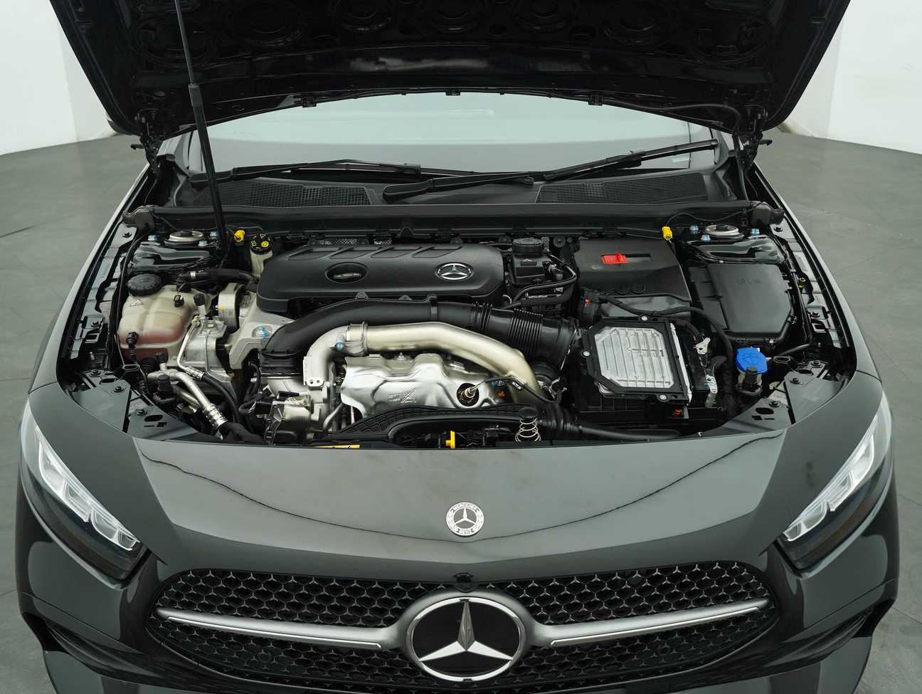 used 2023 Mercedes-Benz A250 4MATIC AMG Line 2.0