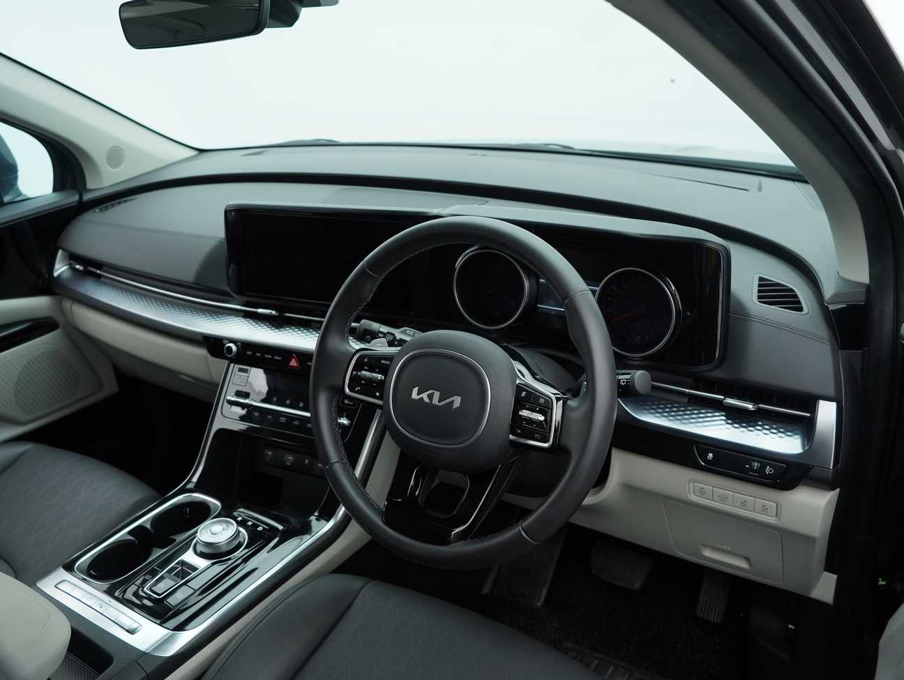 used 2024 Kia Carnival 11 Seater 2.2