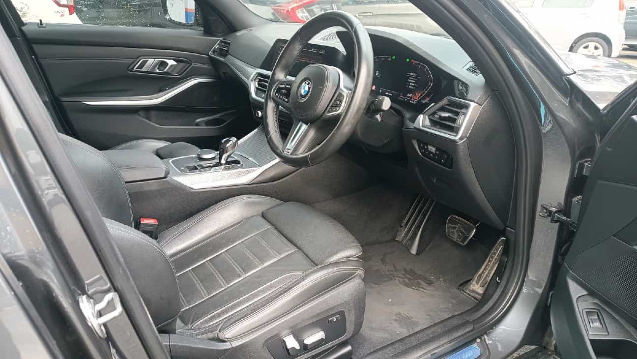 terpakai 2021 BMW 330i M Sport 2.0