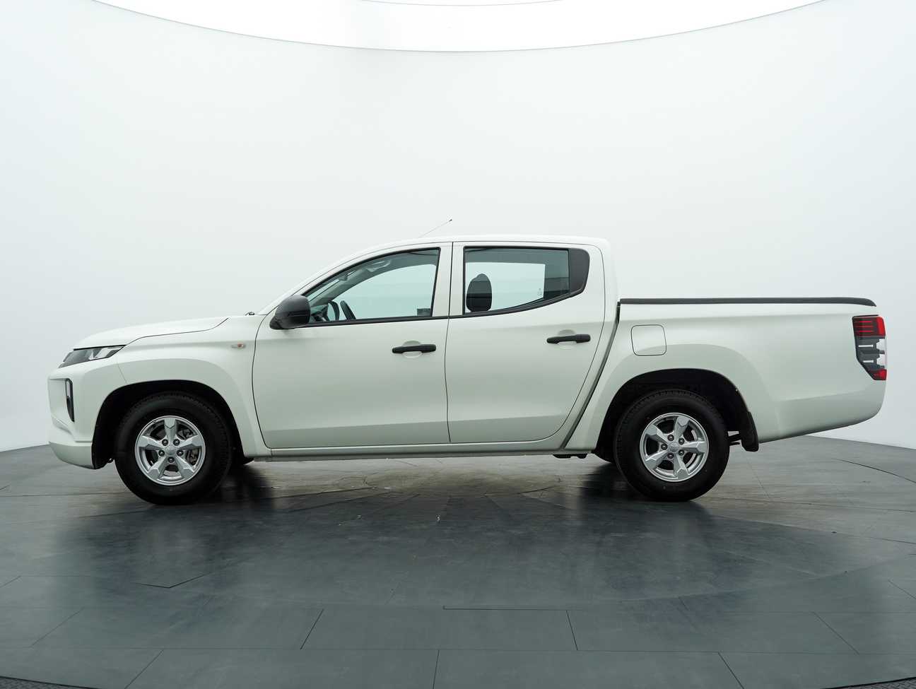 used 2022 Mitsubishi Triton Quest Dual Cab 4X2 2.5