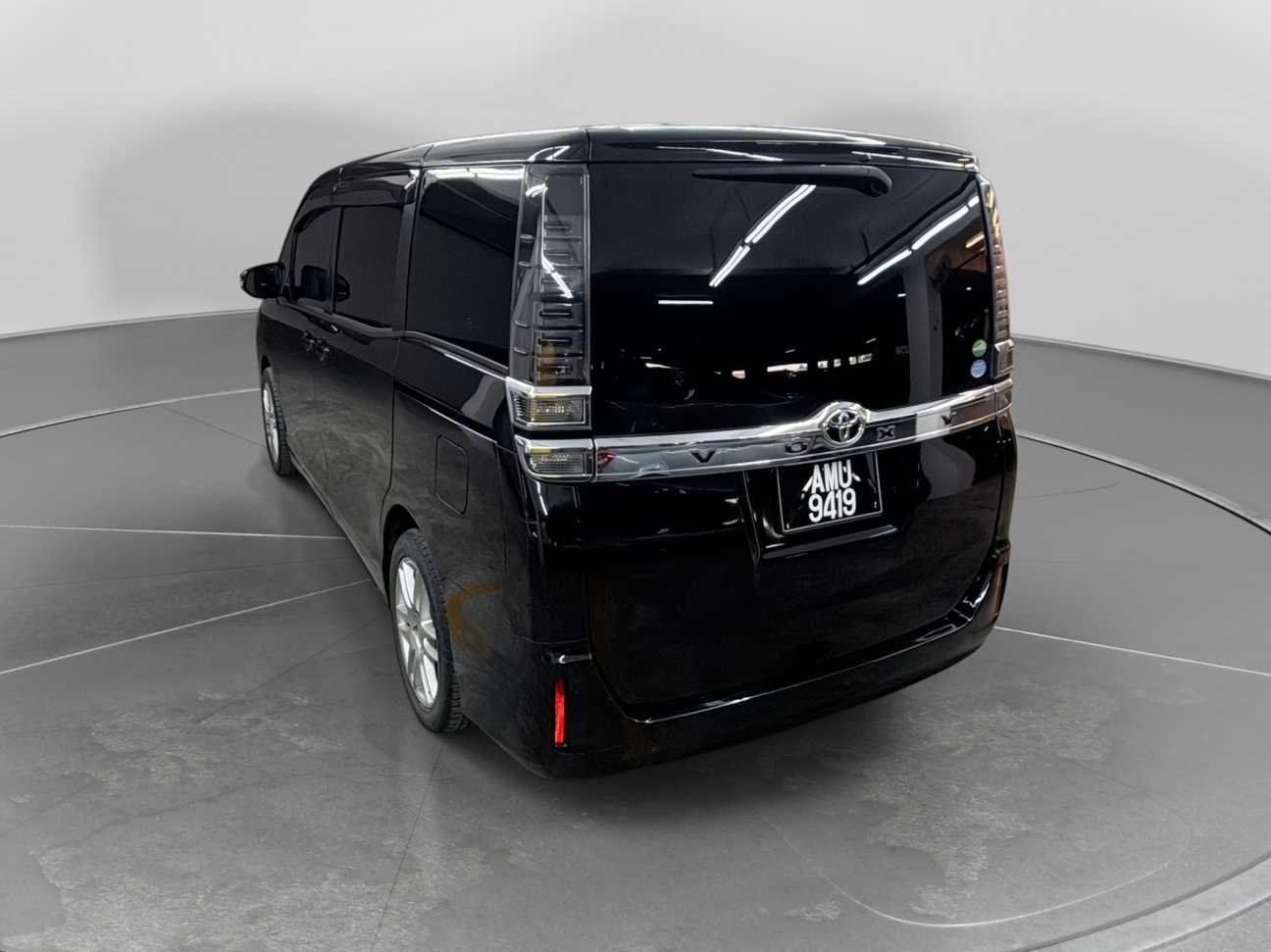used 2018 Toyota Voxy X 2.0
