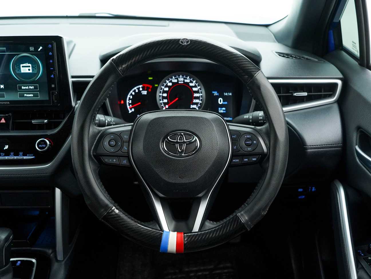 used 2023 Toyota Corolla Cross V 1.8