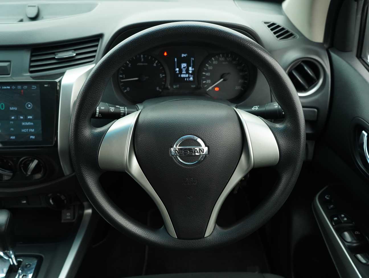 terpakai 2019 Nissan Navara NP300 SE Dual Cab 2.5