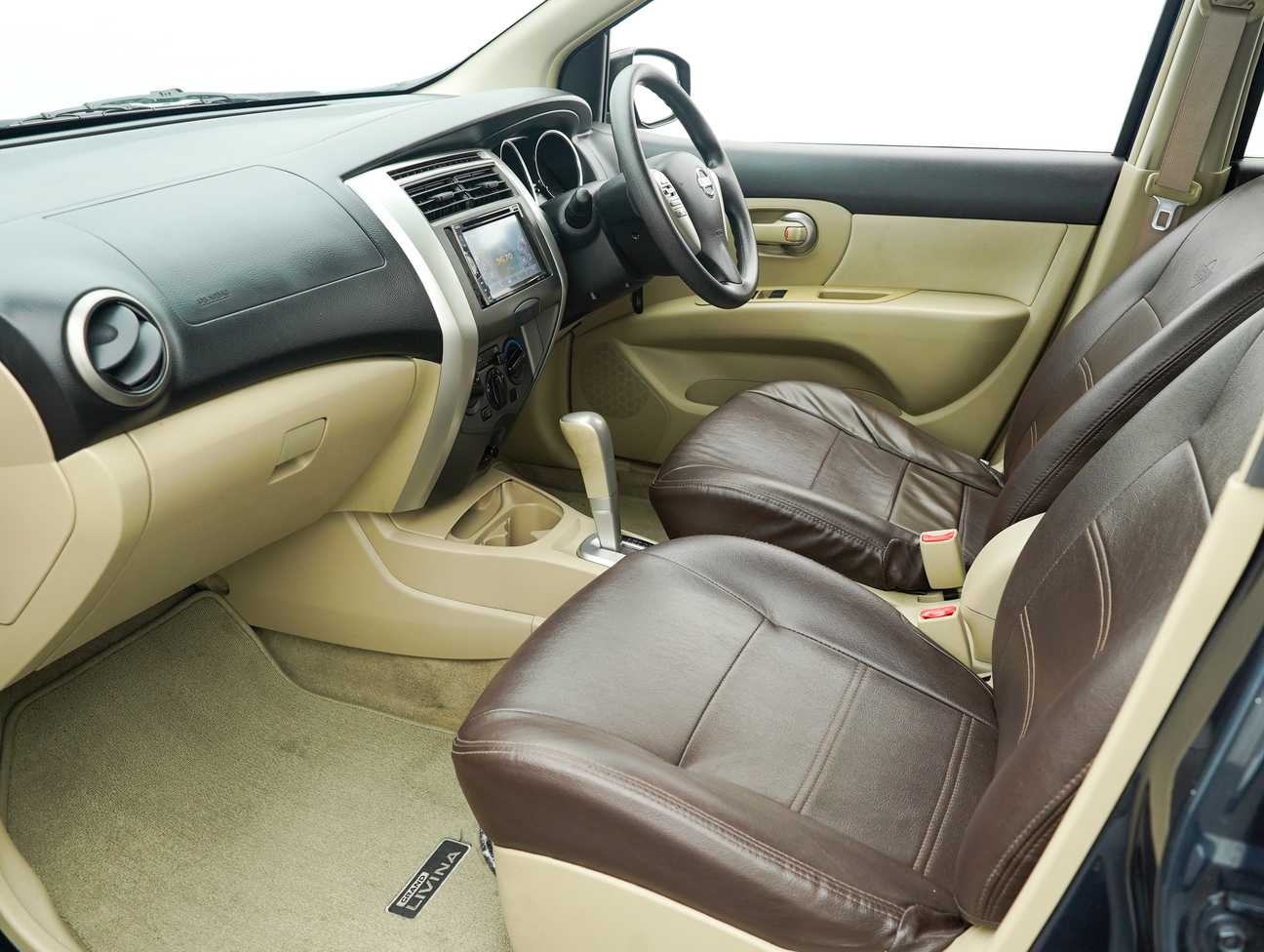 used 2016 Nissan GRAND LIVINA  1.6