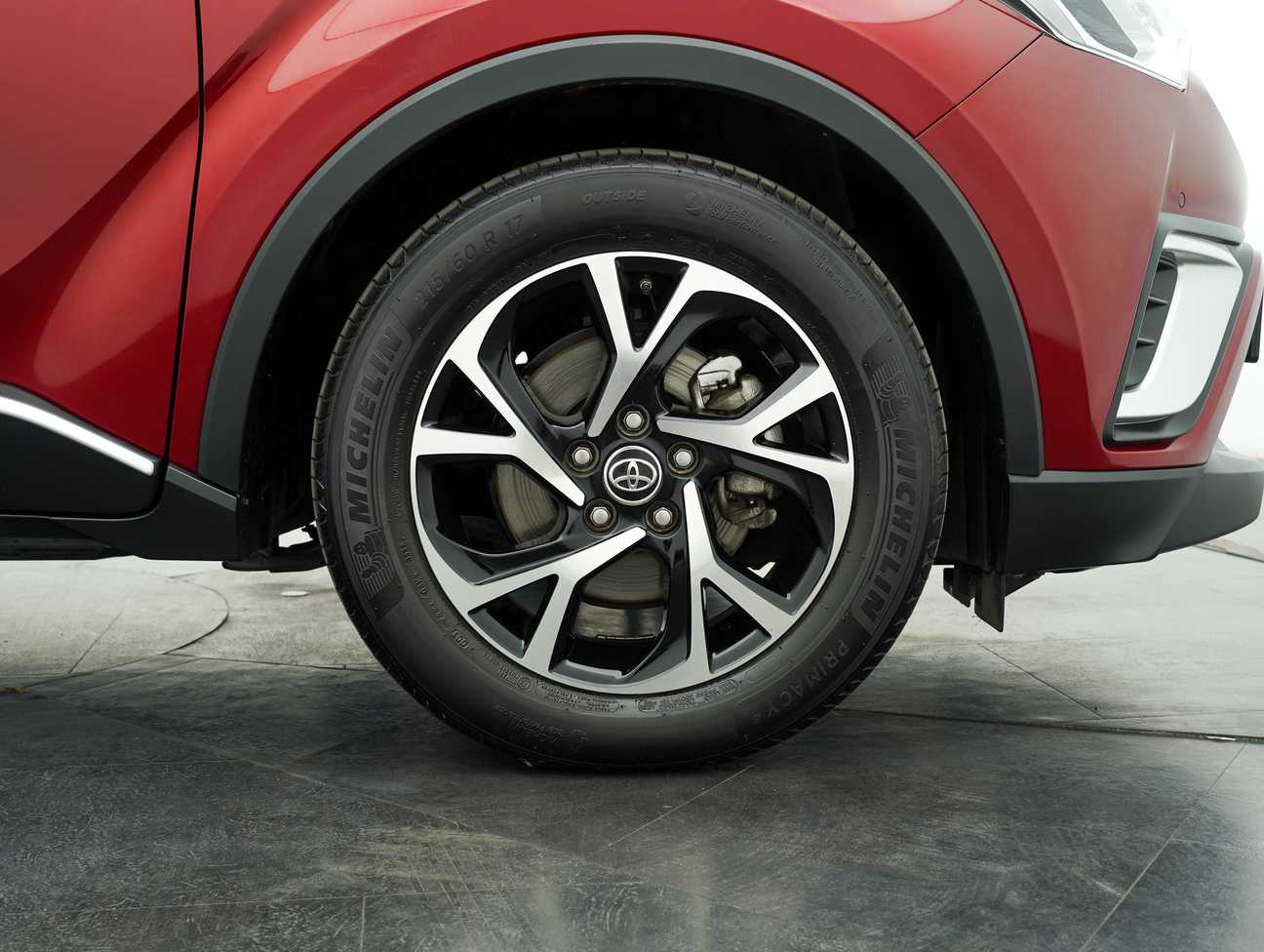 used 2019 Toyota C-HR  1.8