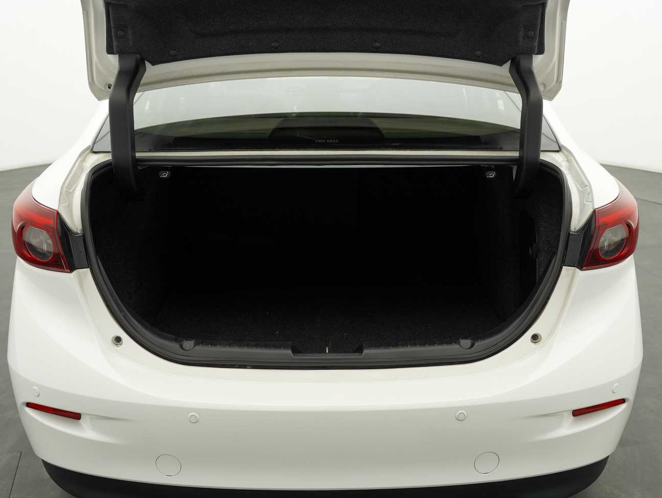 terpakai 2018 Mazda 3 SKYACTIV-G High 2.0