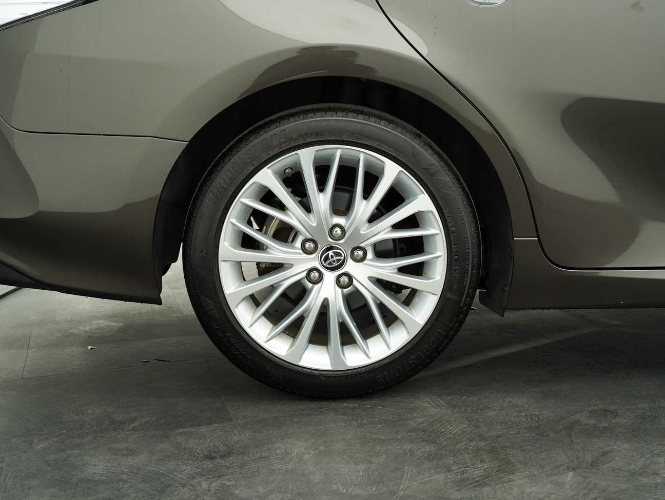 used 2019 Toyota Camry V 2.5