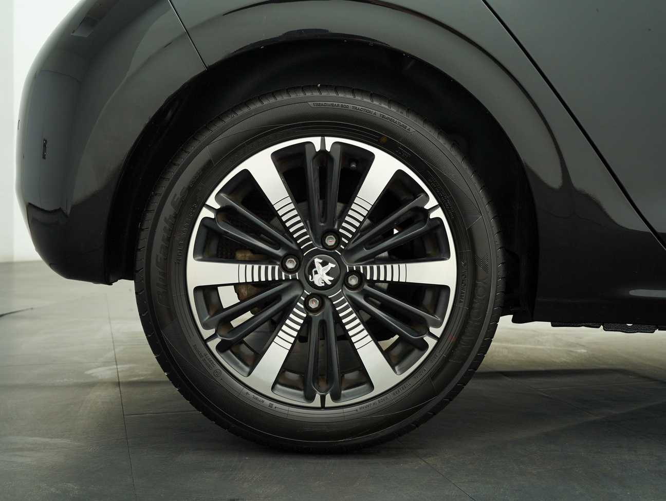 terpakai 2019 Peugeot 208 PureTech 1.2