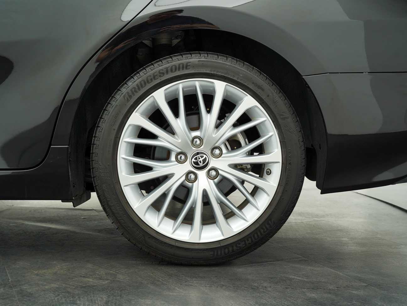 used 2020 Toyota Camry V 2.5