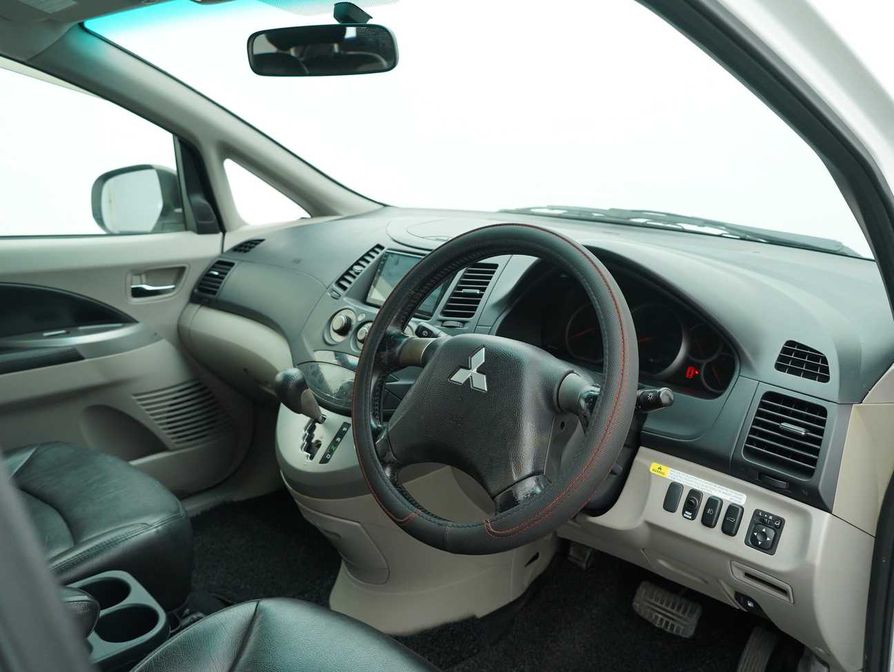 used 2011 Mitsubishi Grandis  2.4
