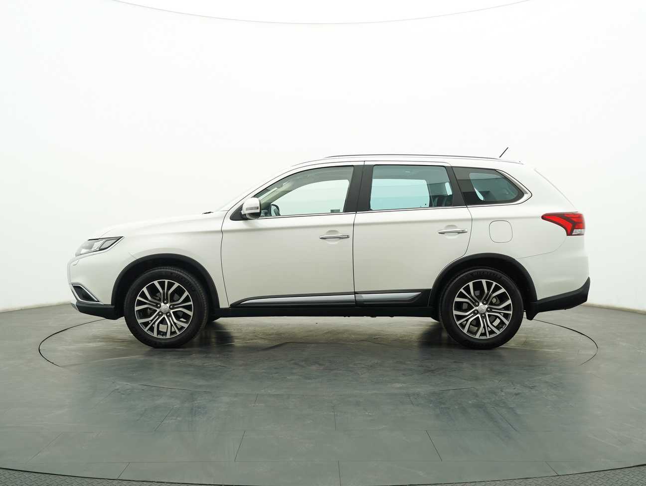 used 2016 Mitsubishi Outlander  2.4