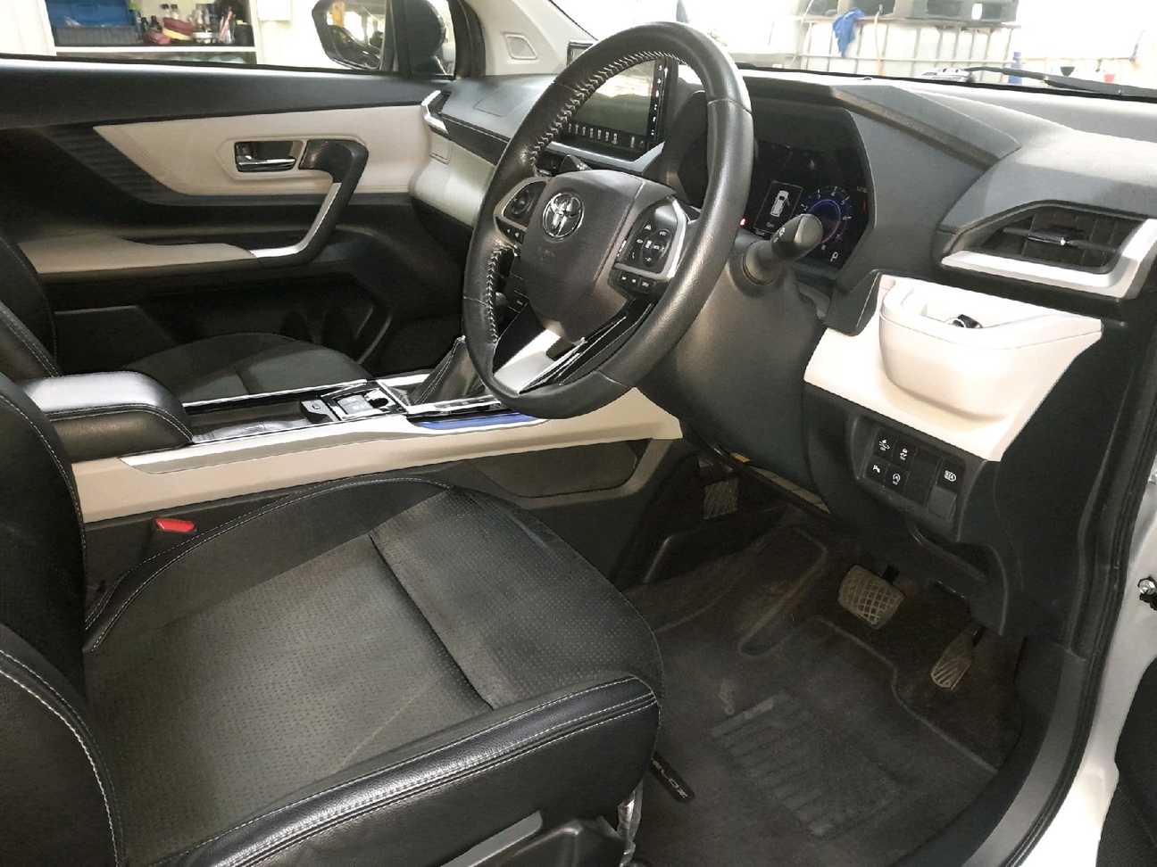 used 2023 Toyota Veloz  1.5