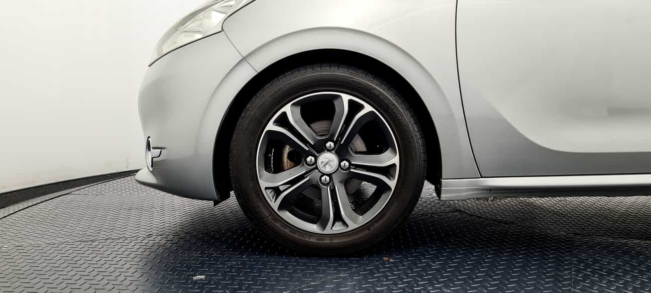 terpakai 2016 Peugeot 208 5-DOOR 1.6