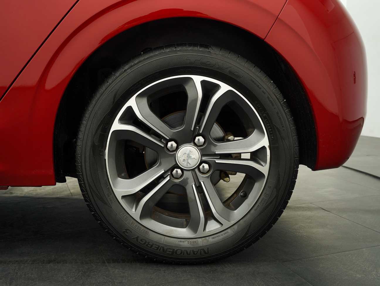 terpakai 2015 Peugeot 208 Allure 3 Door 1.6