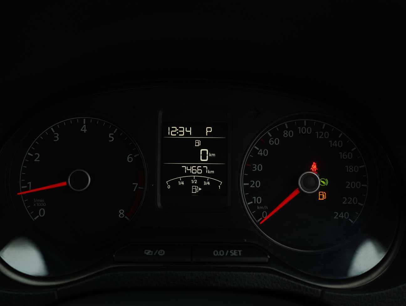 terpakai 2016 Volkswagen POLO HATCHBACK 1.6