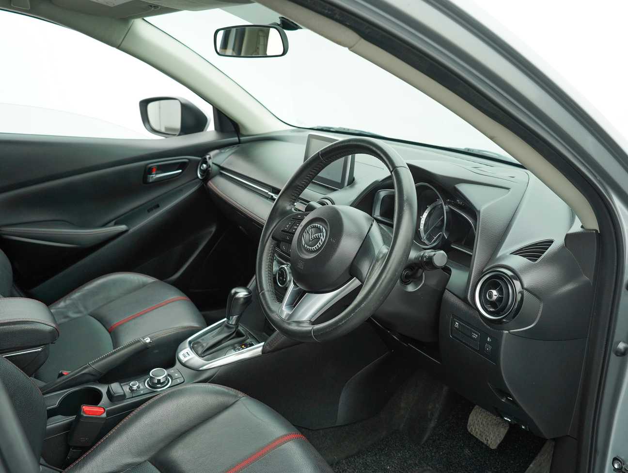 terpakai 2015 Mazda 2 SKYACTIV-G 1.5