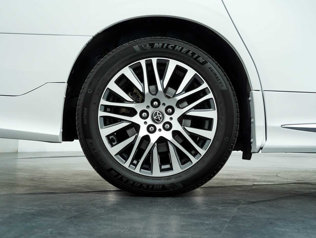 used 2016 Toyota Vellfire  2.5